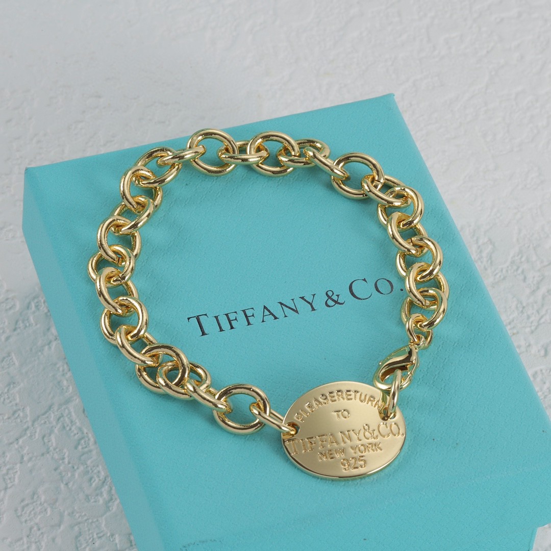 Tiffany & Co  티파니.  Bracelet 팔찌 . 제품 가격은 협의 가능합니다. 구매를 원하시면 WhatsApp +44 7985 939995로 문의해 주세요.