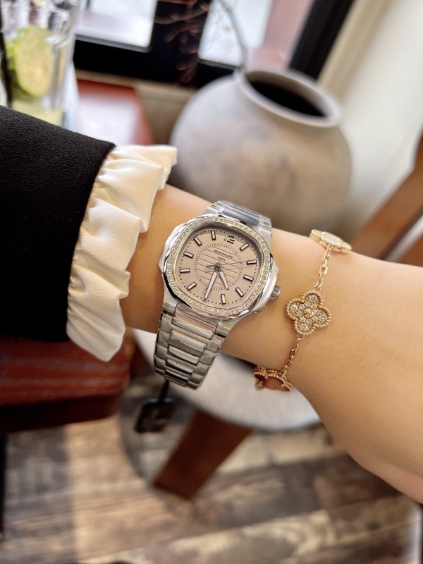 "인간계 작은 부잣집 아가씨의 선택" — 세련되고 우아한 여성용 '노틸러스' 7118 시리즈.