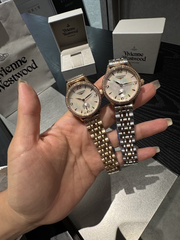 제품 가격은 협의 가능합니다. 구매를 원하시면 WhatsApp +44 7985 939995로 문의해 주세요.