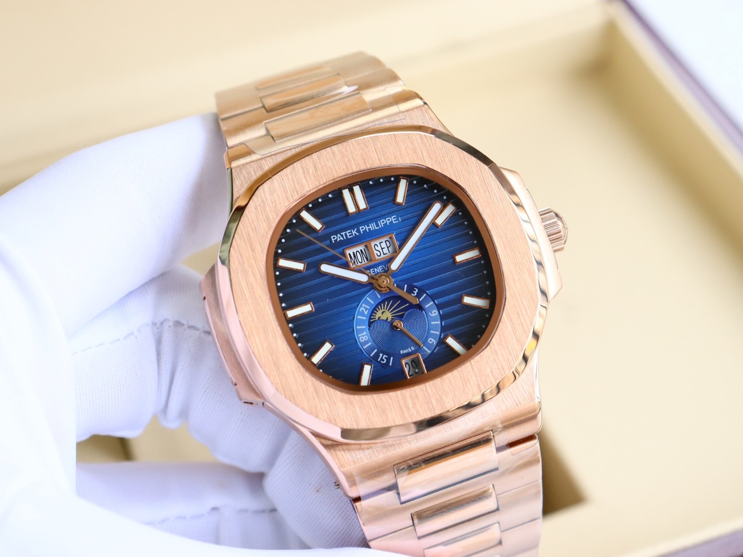 "강철 시계의 제왕, 영광 재현" 올해의 신제품 — 강철 시계의 제왕, 파테크 필립 '노틸러스' 멀티펑션 완전 신규 혜택 돌파!