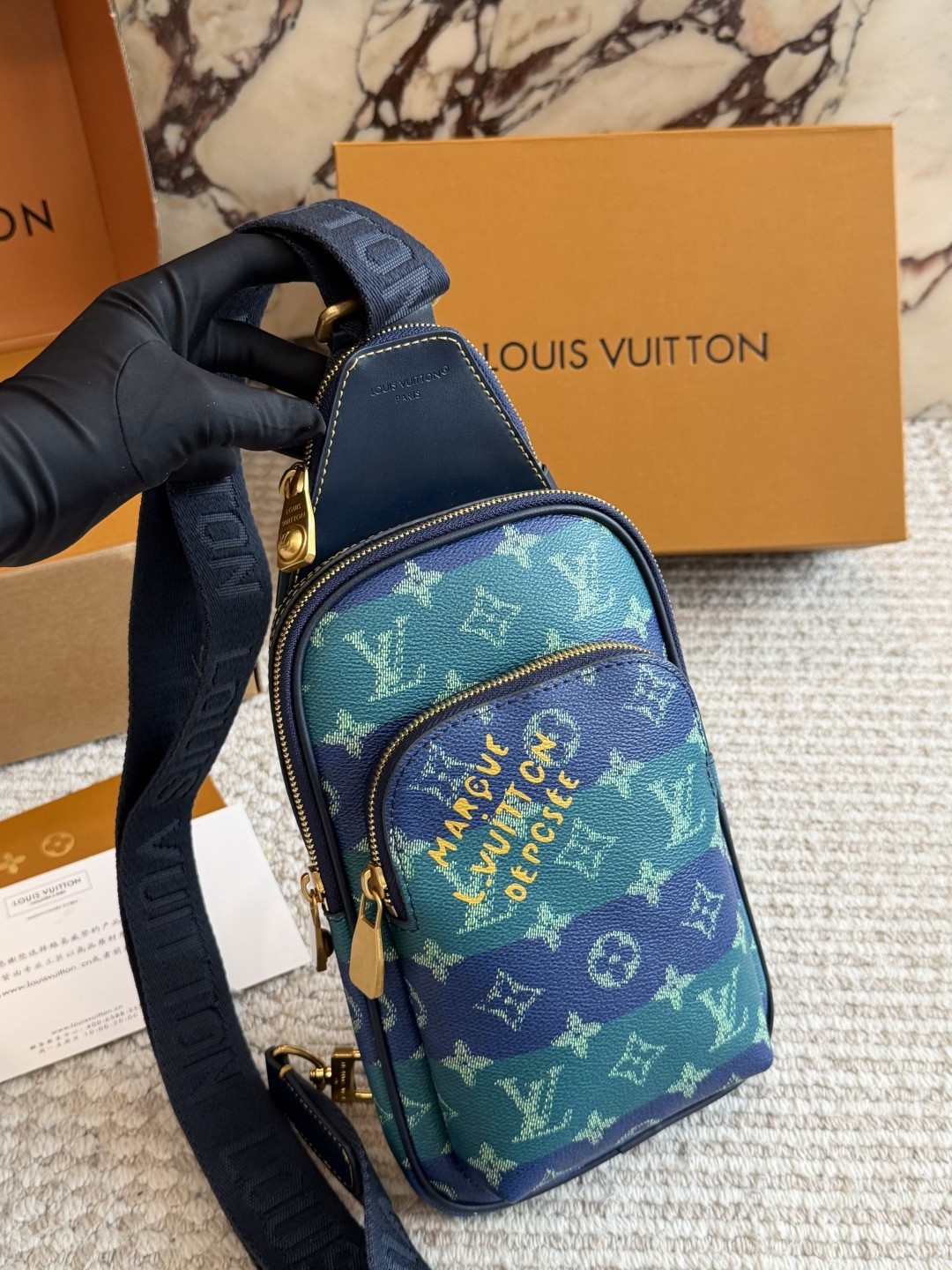 제품 가격은 협의 가능합니다. 구매를 원하시면 WhatsApp +44 7985 939995로 문의해 주세요. Louis Vuitton 루이비통.
