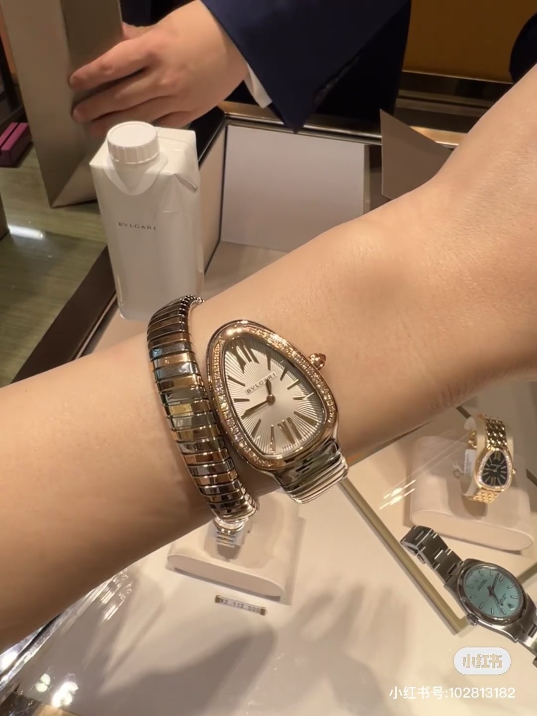 Bulgari 불가리.제품 가격은 협의 가능합니다. 구매를 원하시면 WhatsApp +44 7985 939995로 문의해 주세요.