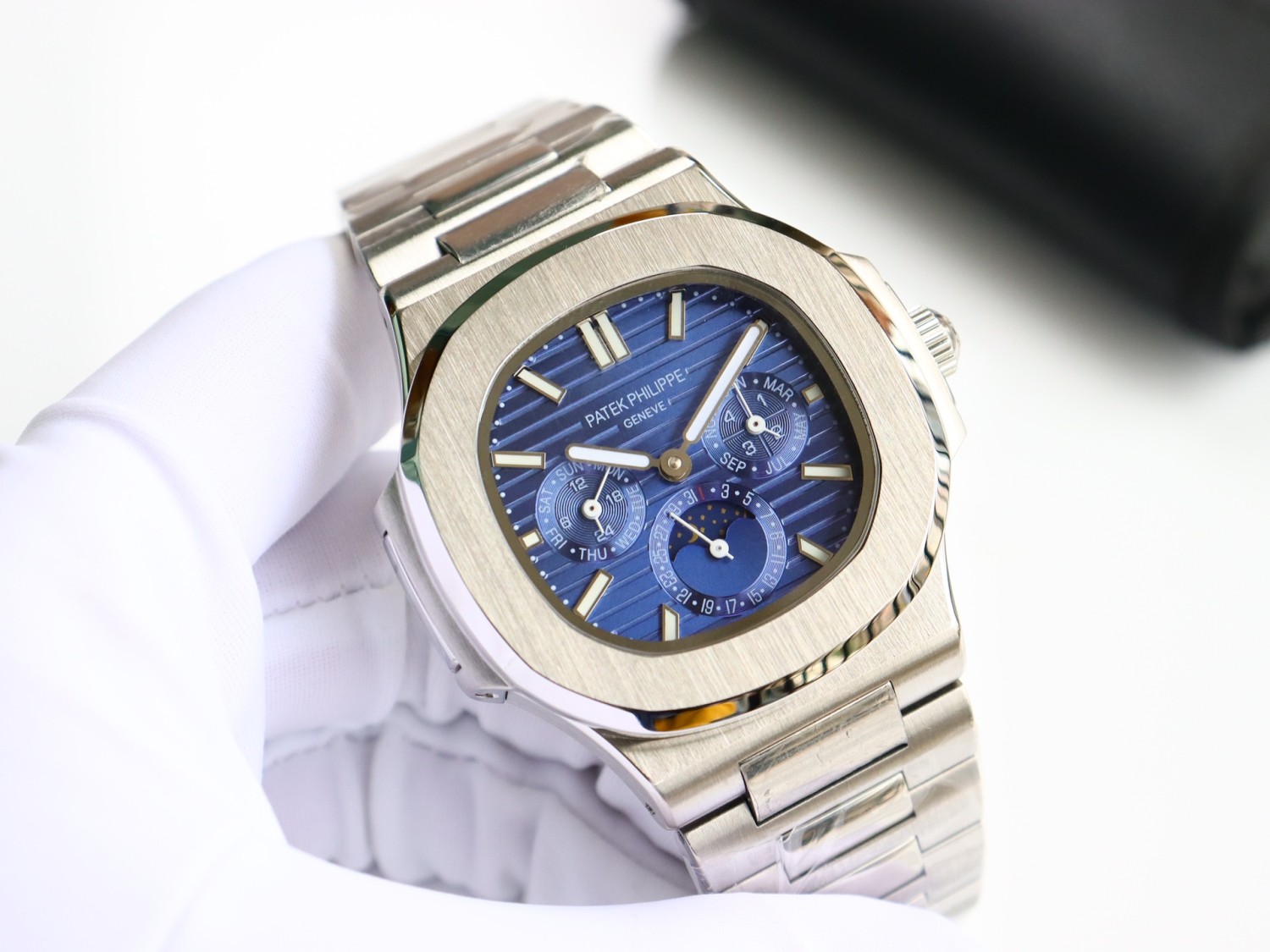 "강철 시계의 왕, 영광을 재현하다" 2026 신제품 - 강철 시계의 제왕, 파테크 필립 '노틸러스' 다기능 모델, 특별한 혜택으로 돌아왔습니다