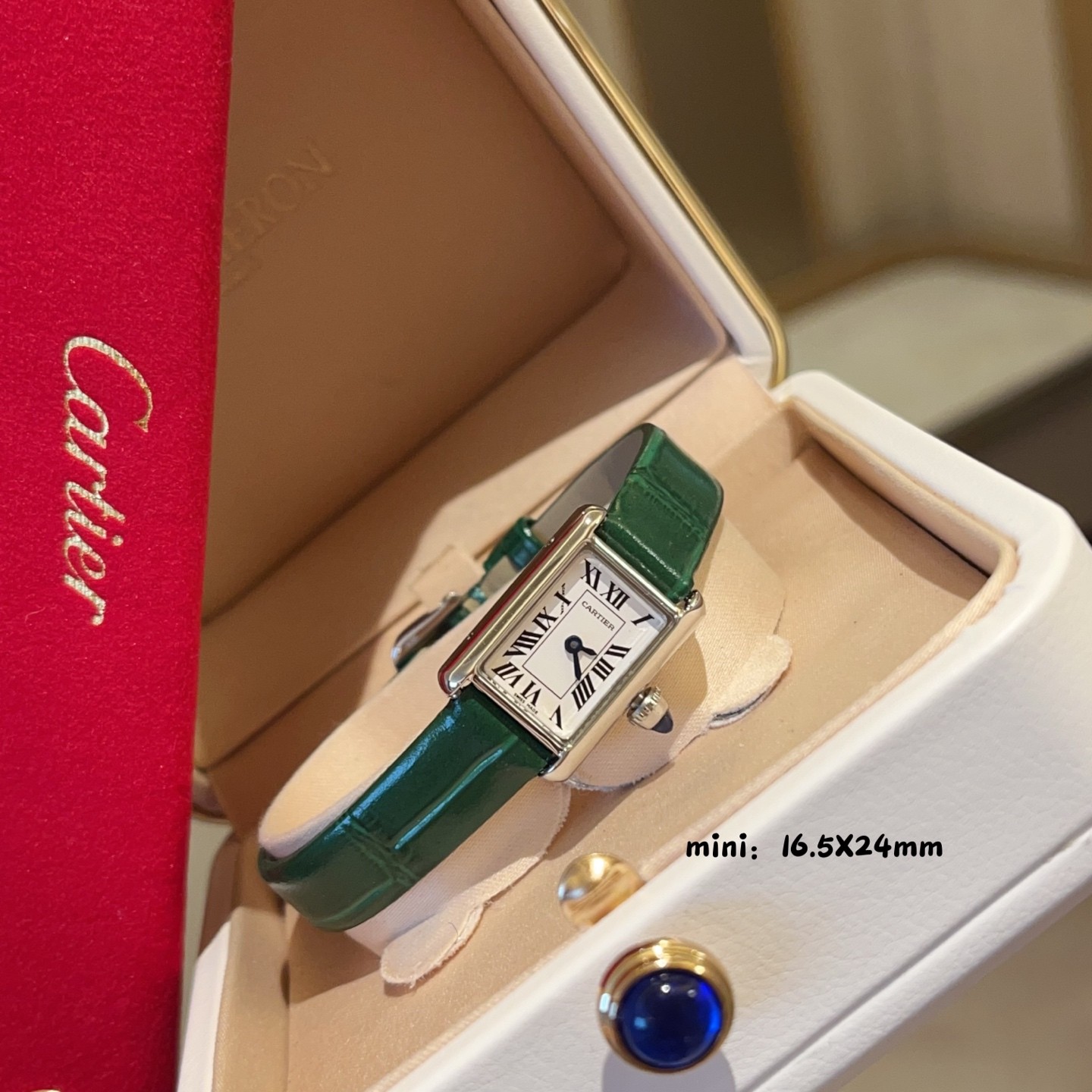 Cartier 까르띠에.제품 가격은 협의 가능합니다. 구매를 원하시면 WhatsApp +44 7985 939995로 문의해 주세요.