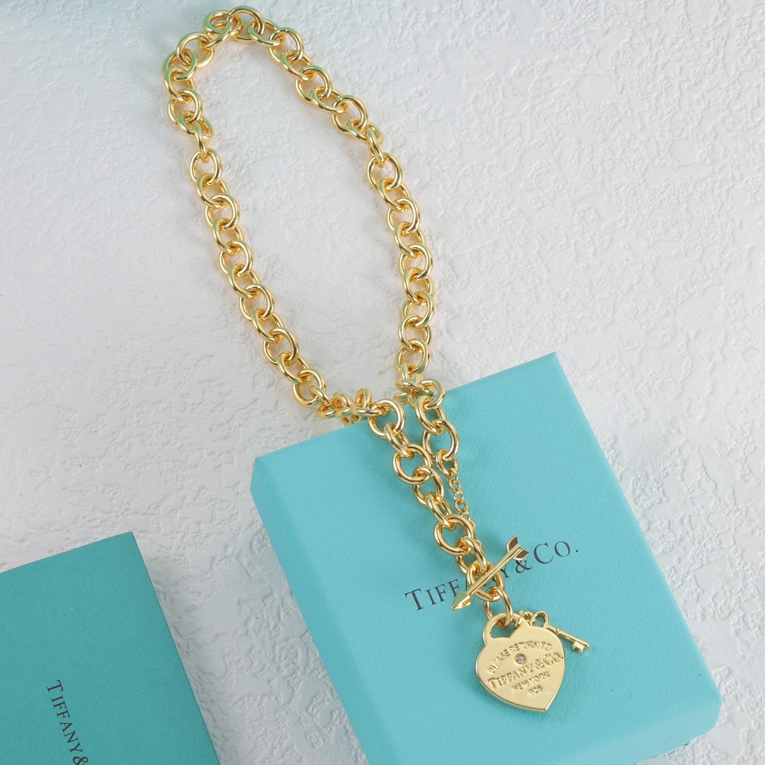 Tiffany & Co  티파니. 제품 가격은 협의 가능합니다. 구매를 원하시면 WhatsApp +44 7985 939995로 문의해 주세요.