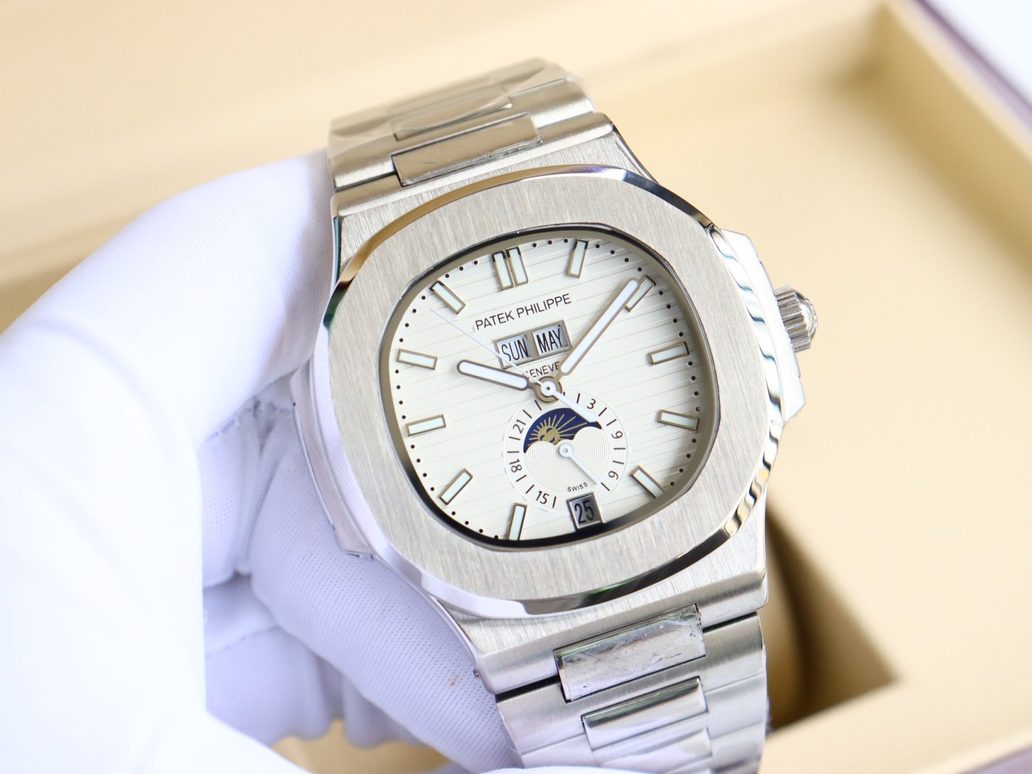 "강철 시계의 제왕, 영광을 재현하다" 올해의 신제품 - 강철 시계의 제왕, 파테크 필립 '노틸러스' 멀티펑션, 완전 신규 혜택으로 돌아왔습니다!