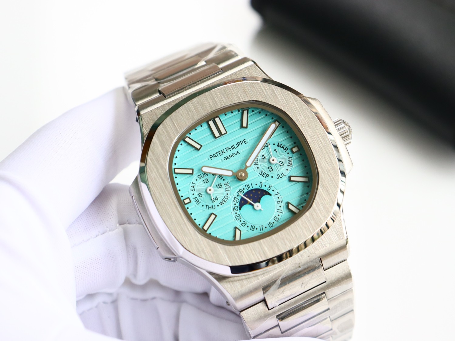 "강철 시계의 왕, 영광을 재현하다" 2026 신제품 - 강철 시계의 제왕, 파테크 필립 '노틸러스' 다기능 모델, 특별한 혜택으로 돌아왔습니다